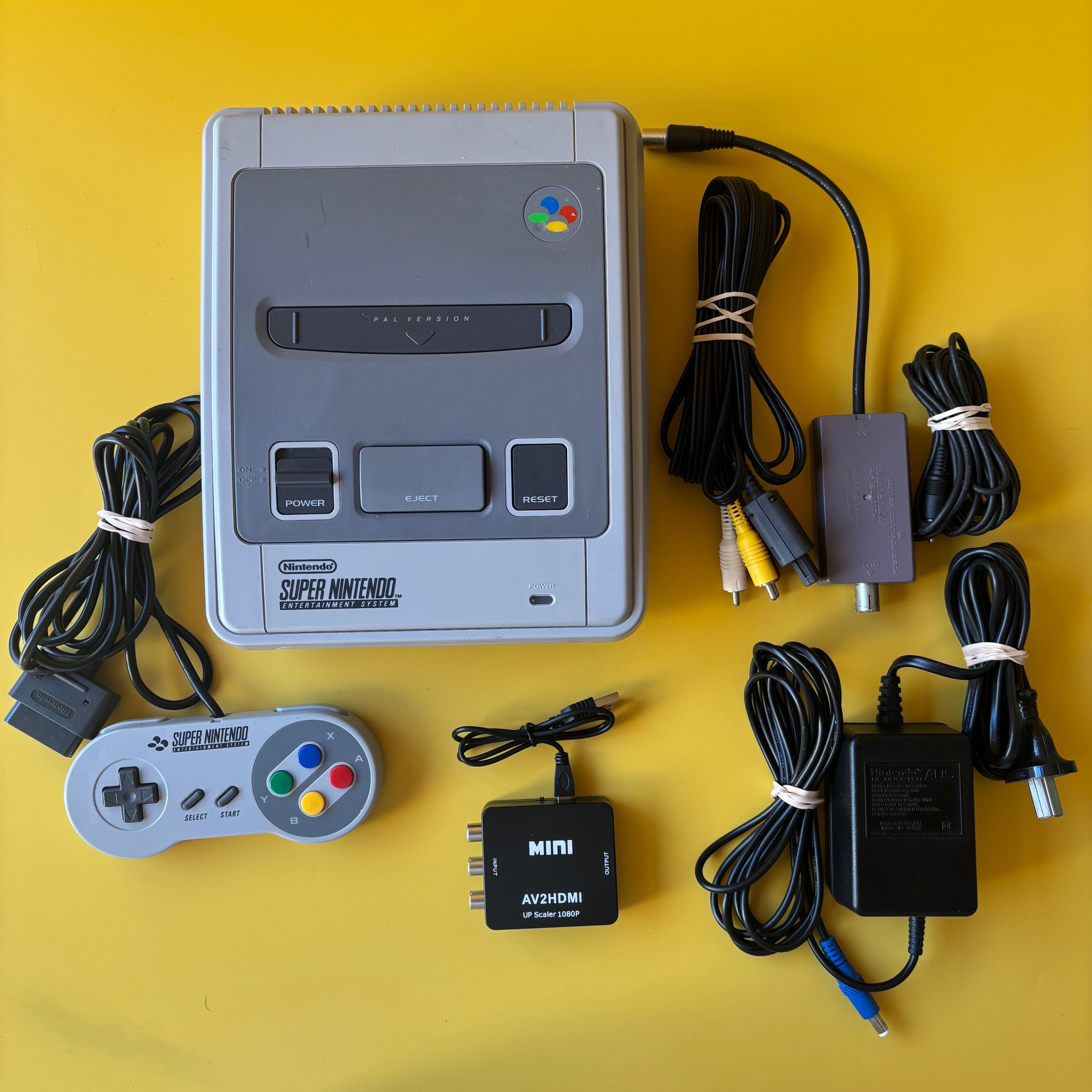 SNES - Console + RF Cable + HDMI Converter